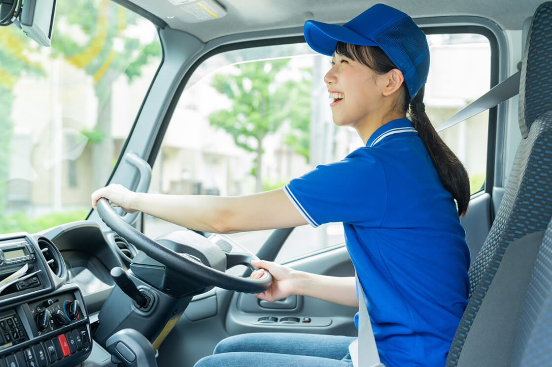女性トラック運転手の画像