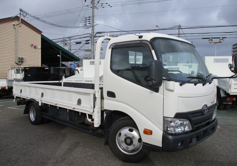 平成30年式 トヨタ トヨエース 積載2トン 標準ロング 低床 AT 荷寸432/178/35 ロープ穴左右6カ所 ロープフック 便利なETC・ナビ・ドライブレコーダー付き！！ アイドリングストップ オーバーヘッドコンソール 左電格ミラー 床板新品張替済み!★お問い合わせ番号8687★
