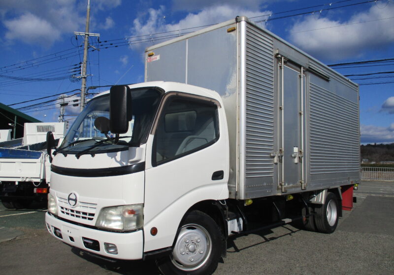 平成18年式　日野/デュトロ　積載2トン　標準ロング/アルミバン　サイドドア　6速AT/全低床　荷寸422-175-204　　リア観音扉　左電格ミラー　日野自動車製（LOBOX）/型式：XZU348M-TQTMB3-7A　地上高91㎝　タイヤサイズ：205/70R17.5　★お問い合わせ番号：0339★
