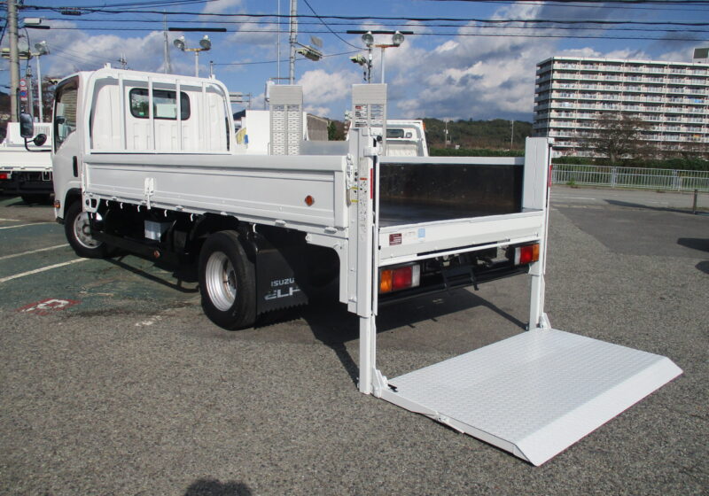 平成27年式 いすゞ エルフ  積載3トン 標準ロング  極東製　垂直パワーゲート 全低床 6速MT 昇降600kg 荷寸434/178/37 パワーゲート面：横175/縦89(102)cm 床鉄板　 ETC 左電格ミラー 荷台塗装 坂道発進補助装置 アイドリングストップ  ★お問い合わせ番号：8656★☆