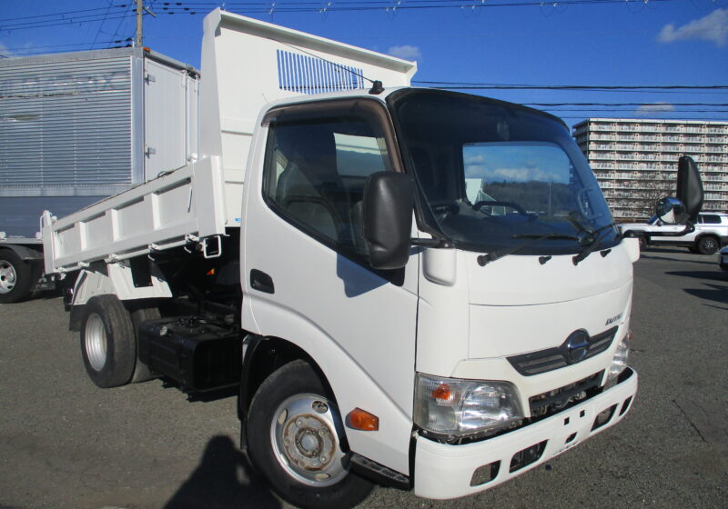 平成27年式　日野　デュトロ　積載3トン　強化ダンプ　新明和製　全低床　5速MT　コボレーン　ピン加工2箇所　ロープフック　アイドリングストップ　ETC　左電格ミラー　横滑り防止装置　荷台塗装　★お問い合わせ番号：9025★