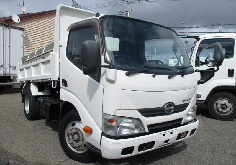 平成27年式　日野/デュトロ　積載3トン　新明和製/強化ダンプ　新明和製　全低床/5速MT　コボレーン　ピン加工2箇所　ロープフック　アイドリングストップ　ETC　左電格ミラー　横滑り防止装置　★お問い合わせ番号：9025★