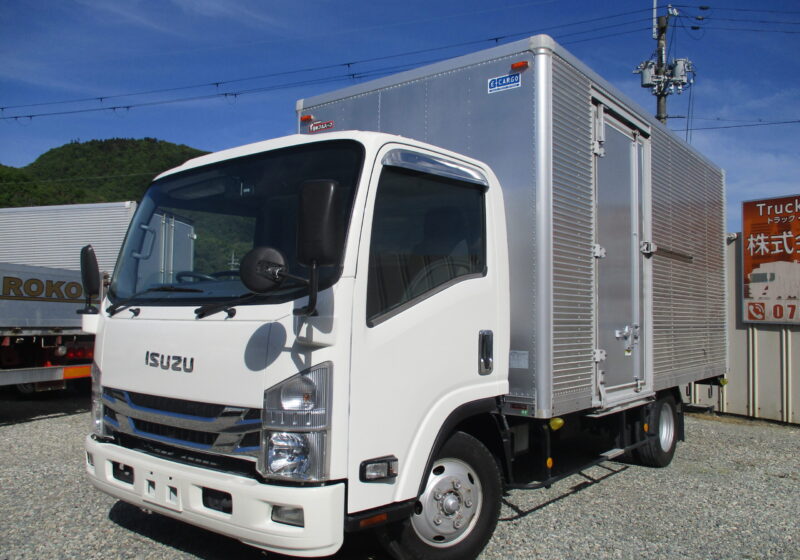平成30年式　いすゞ　エルフ　積載2トン　アルミバン　サイドドア　6速MT　荷寸443-206-215　ワイドロング　バックカメラ　ラッシングレール左右2段ずつ　全低床　日本フルハーフ製　リア観音扉　左電格ミラー　★お問い合わせ番号：0643★