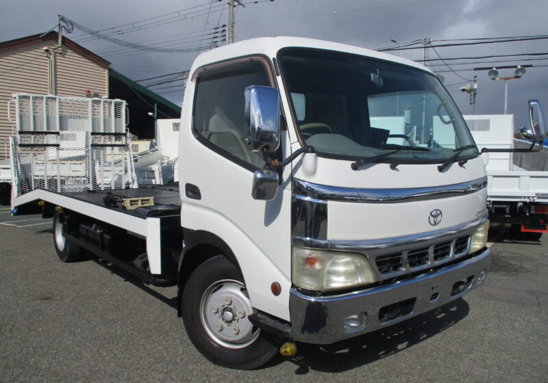 平成17年式　トヨタ/ダイナ　積載2トン　積載車（セーフティーローダー）　全低床/5速MT　電動ウインチ/2つ折りあゆみ/メッキパーツ/ノンターボ/ETC/バックカメラ　荷台塗装　荷寸：縦570-横206　★お問い合わせ番号：6609★