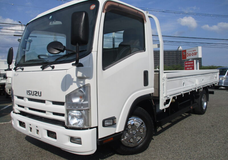 平成26年式 いすゞ エルフ 積載2トン ワイドロング 全低床 6速MT 荷寸434/206/38 ロープ穴左右3箇所対 床フック左右4箇所対 ETC 左電格ミラー 鳥居フック アオリチェーン 坂道発進補助装置 オーバーヘッドコンソール アイドリングストップ★お問い合わせ番号：3331★