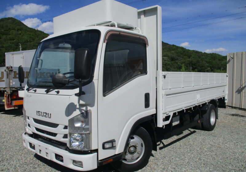 平成28年式 いすゞ エルフ 積載2.8トン 標準ロング 全低床 6速MT 荷寸434/178/38 2段アオリ 床板新品張替え 鳥居鉄板 ルーフキャリア 左電格ミラー 坂道発進補助装置 アイドリングストップ 運転席側オーバーヘッドコンソール★お問い合わせ番号：2509★