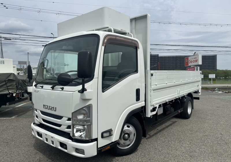 平成28年式 いすゞ エルフ 積載2.8トン 標準ロング 全低床 6速MT 荷寸434/178/38 2段アオリ 床縞鉄板 鳥居鉄板 ルーフキャリア 左電格ミラー 坂道発進補助装置 アイドリングストップ 運転席側オーバーヘッドコンソール★お問い合わせ番号：2509★