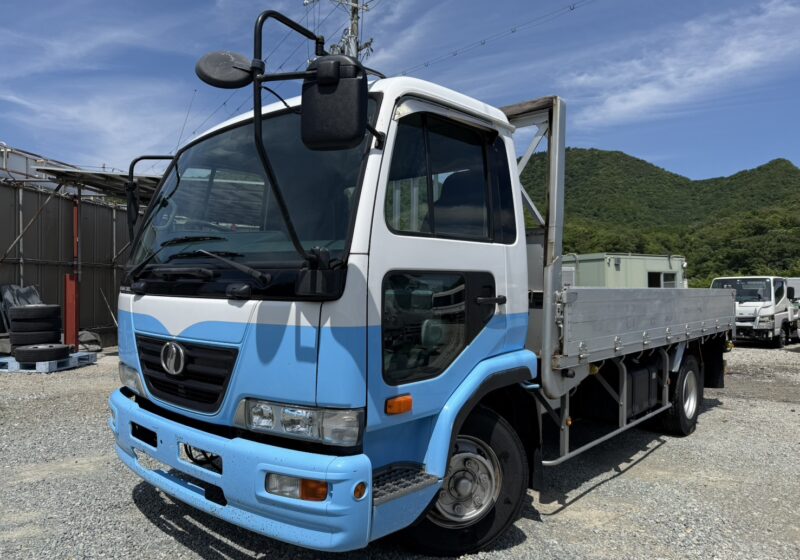 平成20年式 　UDトラックス コンドル 　3.8トン 平ボディ/アルミブロック 6速MT 　荷寸458/215/38  ユーザー様買取！　床鉄板 床フック5対 ETC 坂道発進補助装置 ミラーヒーター オーバーヘッドコンソール☆車検令和9年1月8日迄有り☆　★お問い合わせ番号：5864★