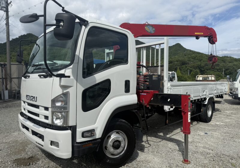 平成24年式　いすゞ/フォワード　積載2.6トン　古河ユニック製/2.93トン吊り　４段クレーン　6速MT　フックイン/ラジコン/ロープ穴左右4カ所ずつ/ETC/左電格ミラー/坂道発進補助装置　★縦ネタ/横ネタ潰れなし!横ネタは鉄ネタです!★　荷寸：540-214-41（ｃｍ）　★お問い合わせ番号：0870★