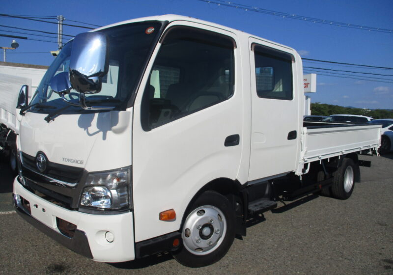 平成29年式　トヨタ トヨエース 積載2トン ワイドロング/Wキャブ 全低床 5速MT 荷寸335/188/38 乗車定員7人 ETC 床鉄板 アオリ内側3方張替え済み！ 鉄ネタ！ リアパワーウィンドウ リアクーラー リアヒーター 助手席エアバッグ メッキパーツ　★お問い合わせ番号：3855★