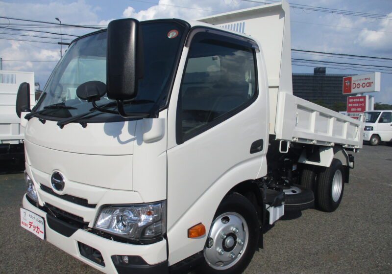 令和8年式　日野/デュトロ　積載2.95トン　極東製/ダンプ　全低床/6速ＭＴ　バックカメラ/左電格ミラー/電動ミラー/車線逸脱警報　荷寸：305-159-37　★お問い合わせ番号：1393★　☆車検が令和10年1月6日迄あり☆