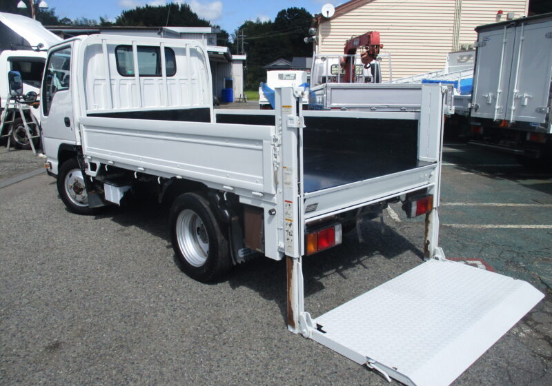 平成28年式　いすゞエルフ　1.5トン積載　標準平ボディ 新明和製/垂直パワーゲート 4WD車！　5速AT　最大昇降600kg　荷寸306/161/38 PG面：横158/縦70（84.5）床鉄板　★お問い合わせ番号0978★
