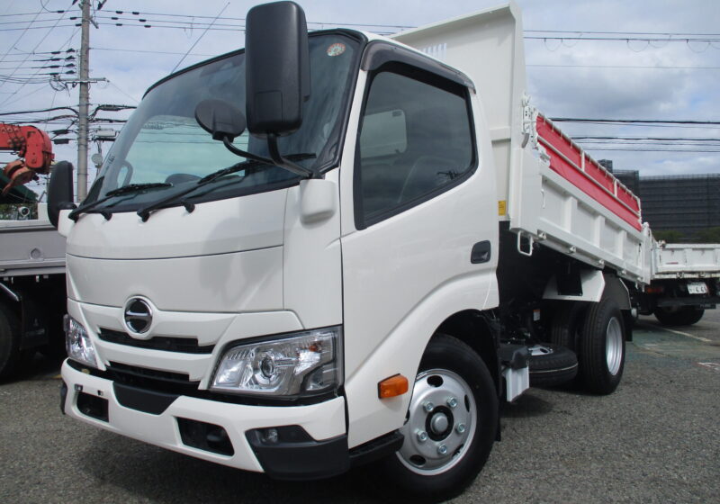 令和8年式（新古車！）日野 デュトロ 積載2.95トン ダンプ 極東製 全低床 6速MT コボレーン ピン加工1箇所 左電格ミラー PCS 車線逸脱防止システム 横滑り防止装置 クリアランスソナーシステム アイドリングストップ エコモード★お問い合わせ番号：1392★☆車検令和10年1月6日迄有り☆