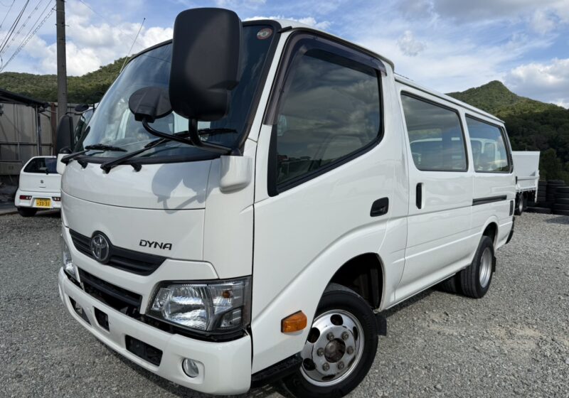 令和3年式トヨタ ダイナ ルートバン 積載1.25トン 5速ＭＴ　★新普通免許対応★左サイドドア リア観音扉　ETC　144馬力　荷寸：301-153-121　荷室カーテン　荷台レザーシート　左電格ミラー　キーレス　★お問い合わせ番号：1591★
