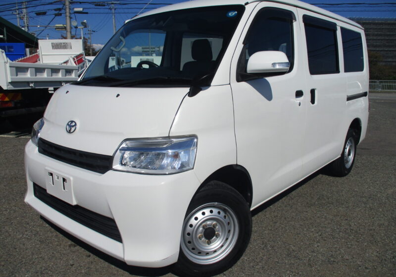 令和3年式　トヨタ タウンエース　積載0.7トン ルートバン　5速ＭＴ　4WD！ ガソリン車！ ETC　荷寸：160-148-127　両電格ミラー 助手席エアバッグ TRC 横滑り防止装置 センターデフロック　★お問い合わせ番号：3862★